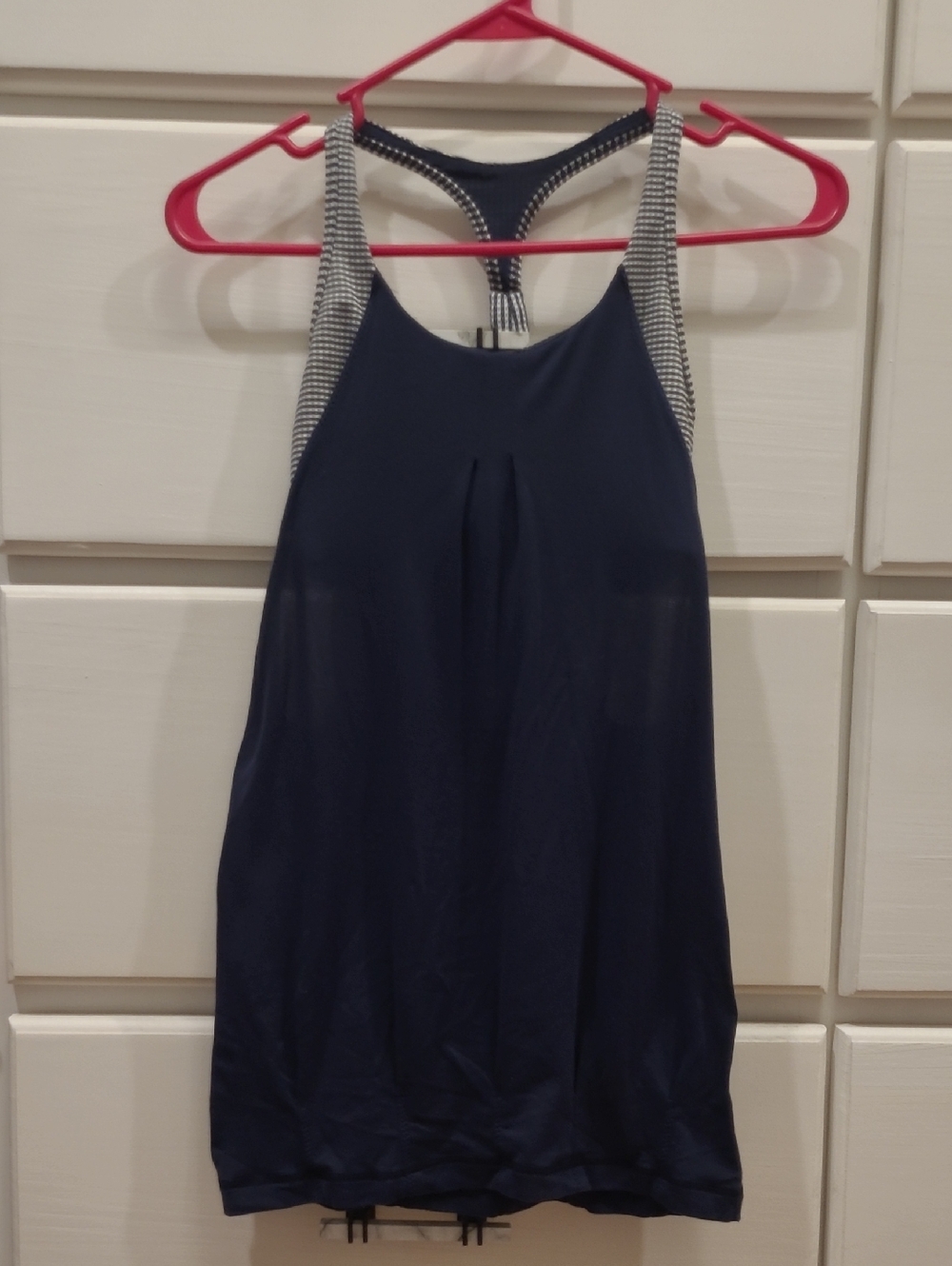 Lululemon Size 6 Navy and White Tank With Built-in Bra